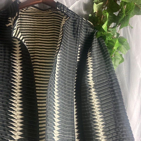 Contemporary Black & White Jacket Size large - Picture 3 of 9